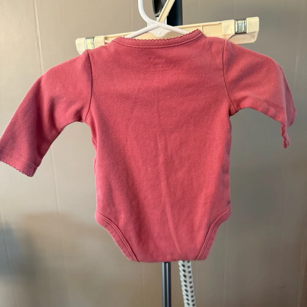 Carter's Baby Girl Bundle 0-3M/3 M 7 pieces. 2 complete sets, 1 romper, &‎ shirt